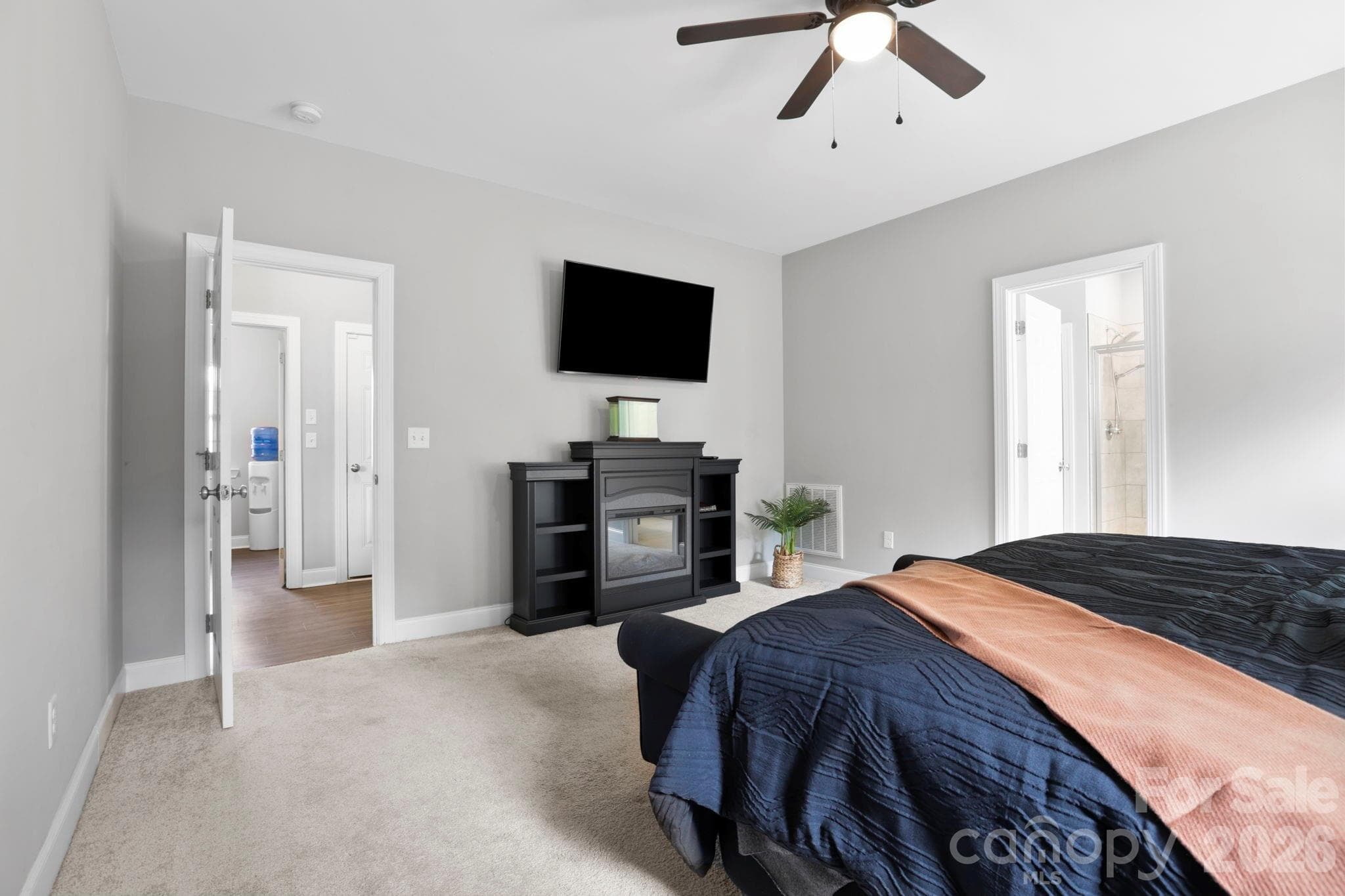 Single Family Residence at 258 Crystal Heights Drive, Hendersonville, photo 19 of 45