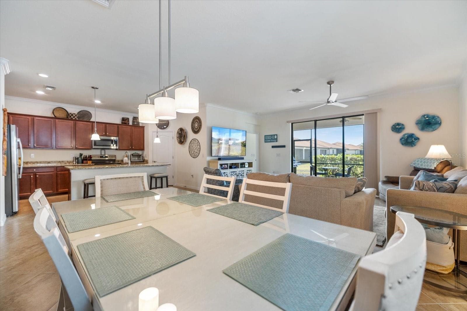 Single Family Residence at 19393 CRUISE DR, VENICE, photo 10 of 51