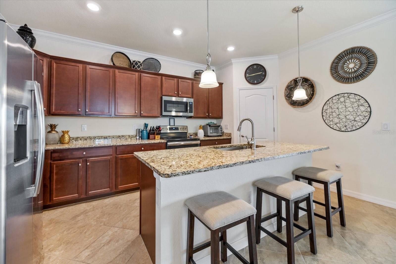Single Family Residence at 19393 CRUISE DR, VENICE, photo 12 of 51