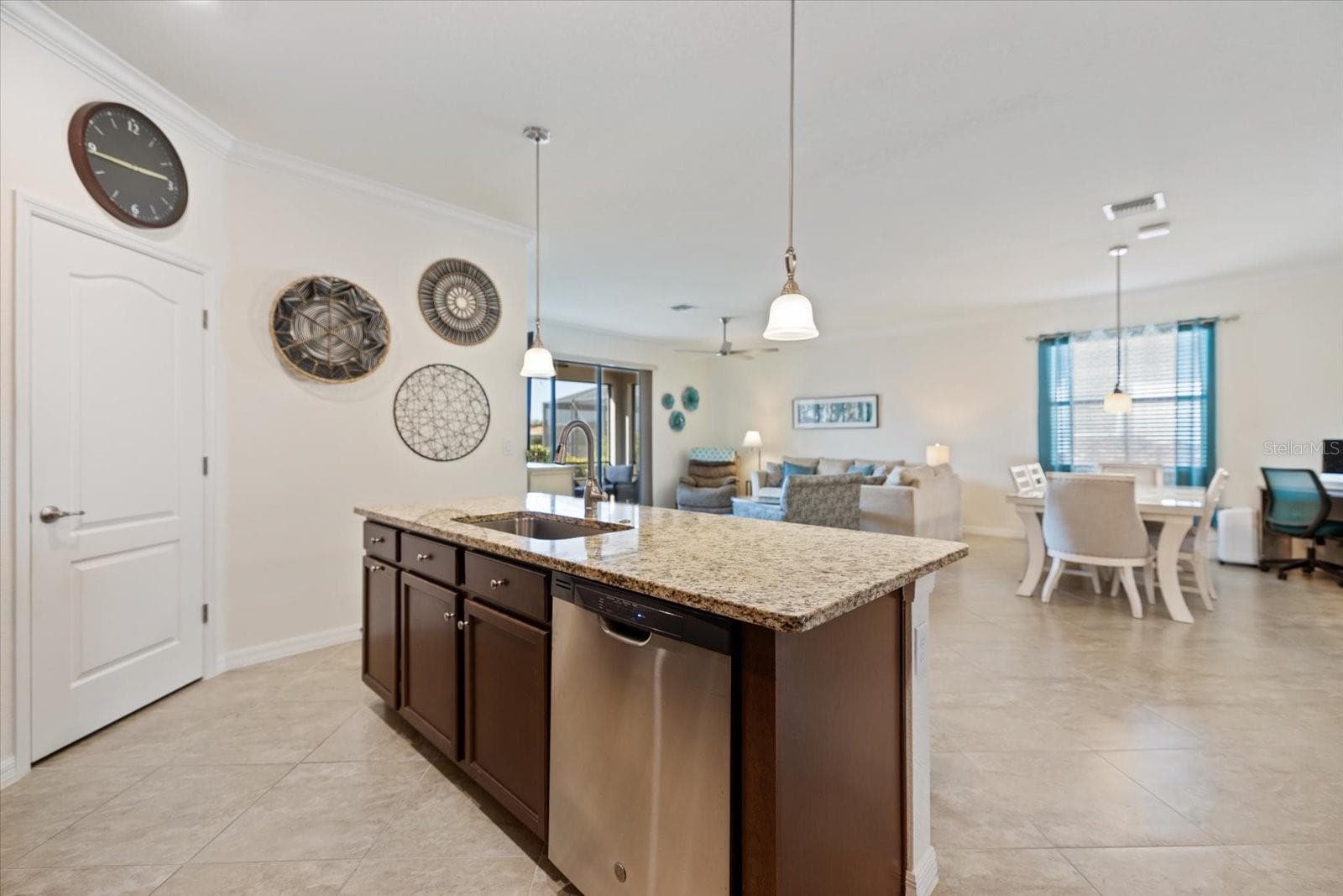Single Family Residence at 19393 CRUISE DR, VENICE, photo 15 of 51