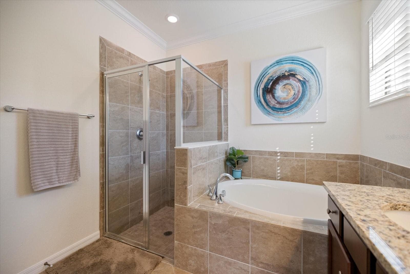 Single Family Residence at 19393 CRUISE DR, VENICE, photo 21 of 51