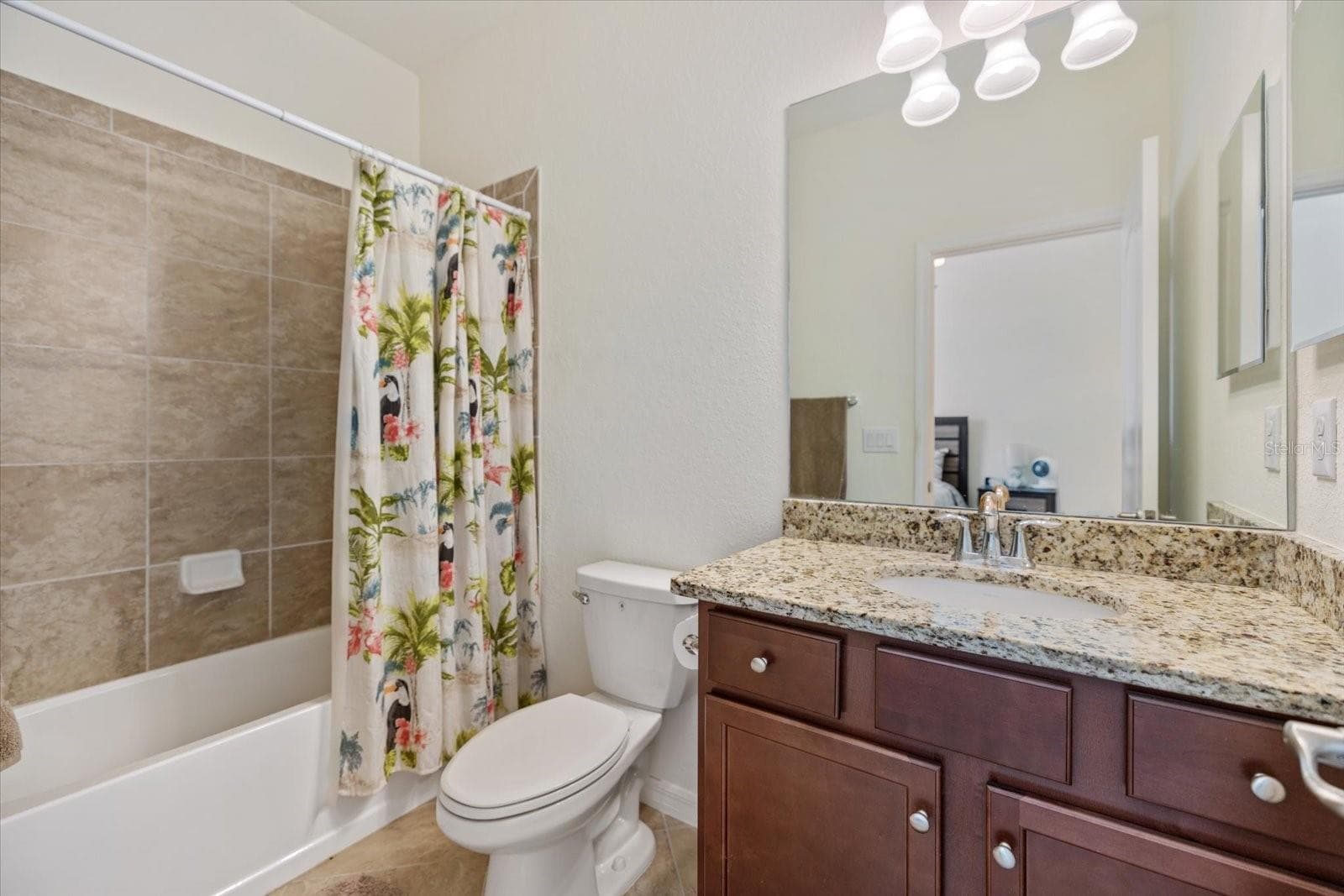 Bath inside bedroom 2 - 19393 CRUISE DR, VENICE
