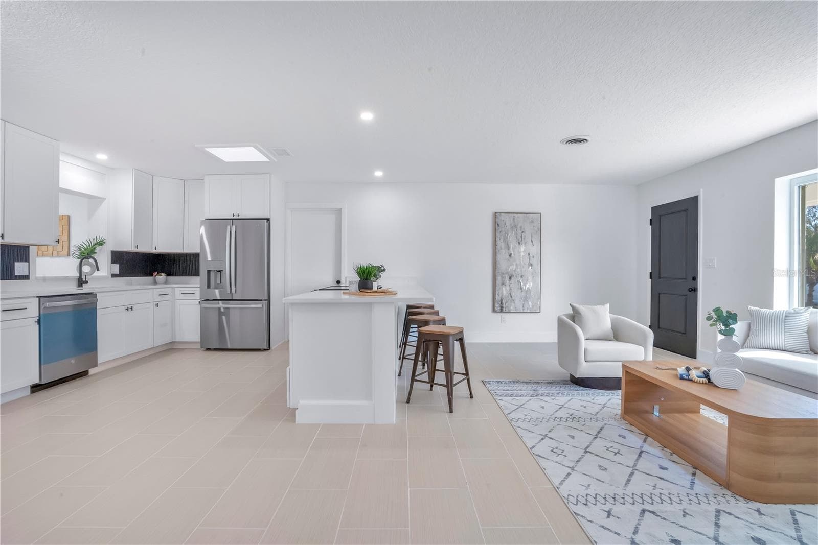 Brand New Kitchen: Stainless Steel Appliances, Snackbar, Slow Close Cabinets, Copper Sink, Quartz Counters, Separate Cabinets for Coffee/Wine Bar. Open to Living Room. - 2801 GULFSTREAM RD, ORLANDO