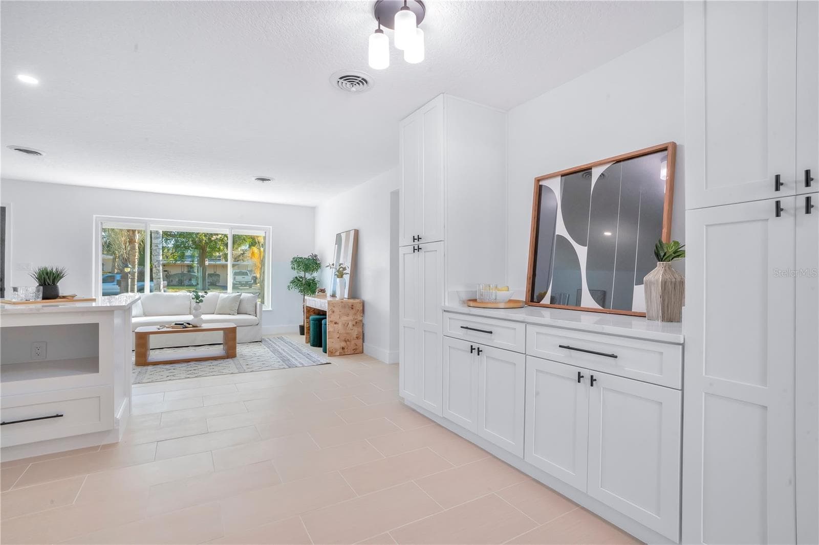 Bonus Kitchen Cabinets for Storage, Quartz Counter, Potential Coffee or Wine Bar - 2801 GULFSTREAM RD, ORLANDO