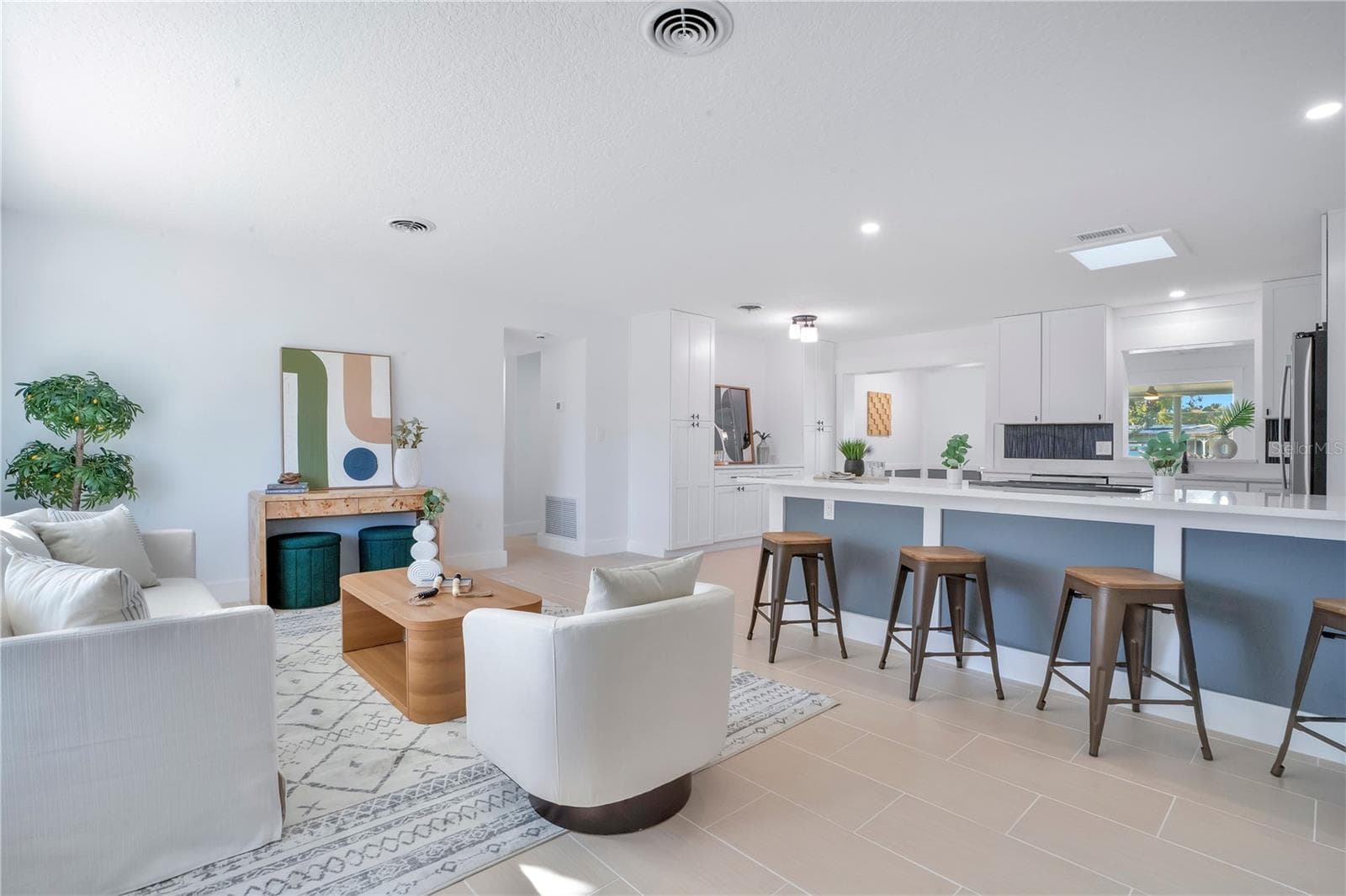 Living Room to Kitchen View - 2801 GULFSTREAM RD, ORLANDO