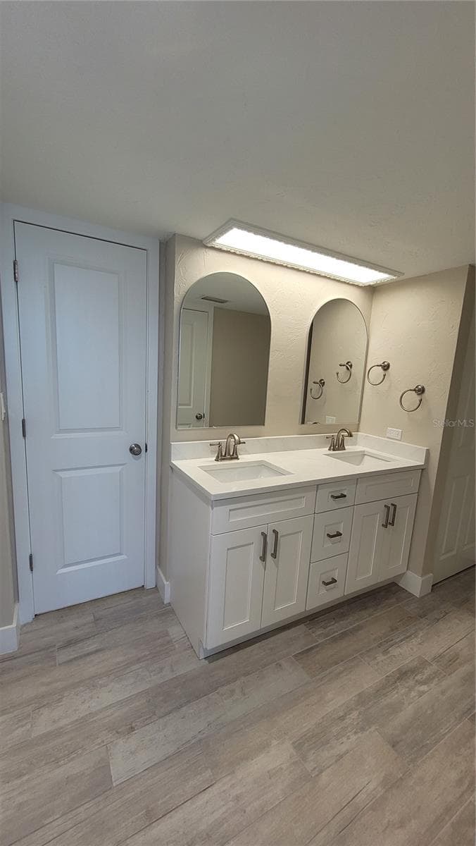 Condominium at 500 TREASURE ISLAND CSWY #106, TREASURE ISLAND, photo 22 of 49