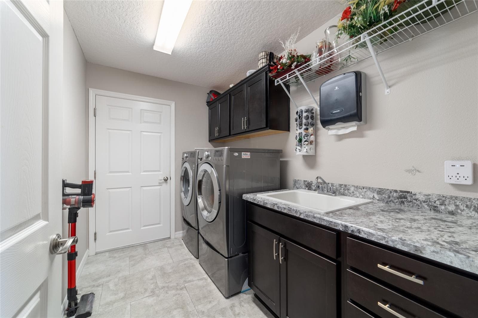 Oversized two car plus golf cart garage with room for all of your Village toys! - 1194 MCDONOUGH PL, THE VILLAGES