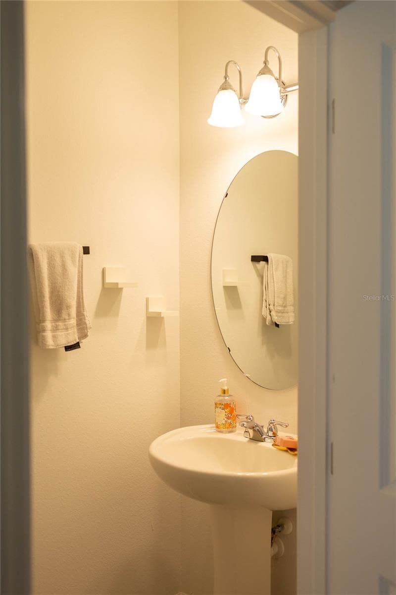 Single Family Residence at 2015 HEMINGWAY CIR, GROVELAND, photo 9 of 18