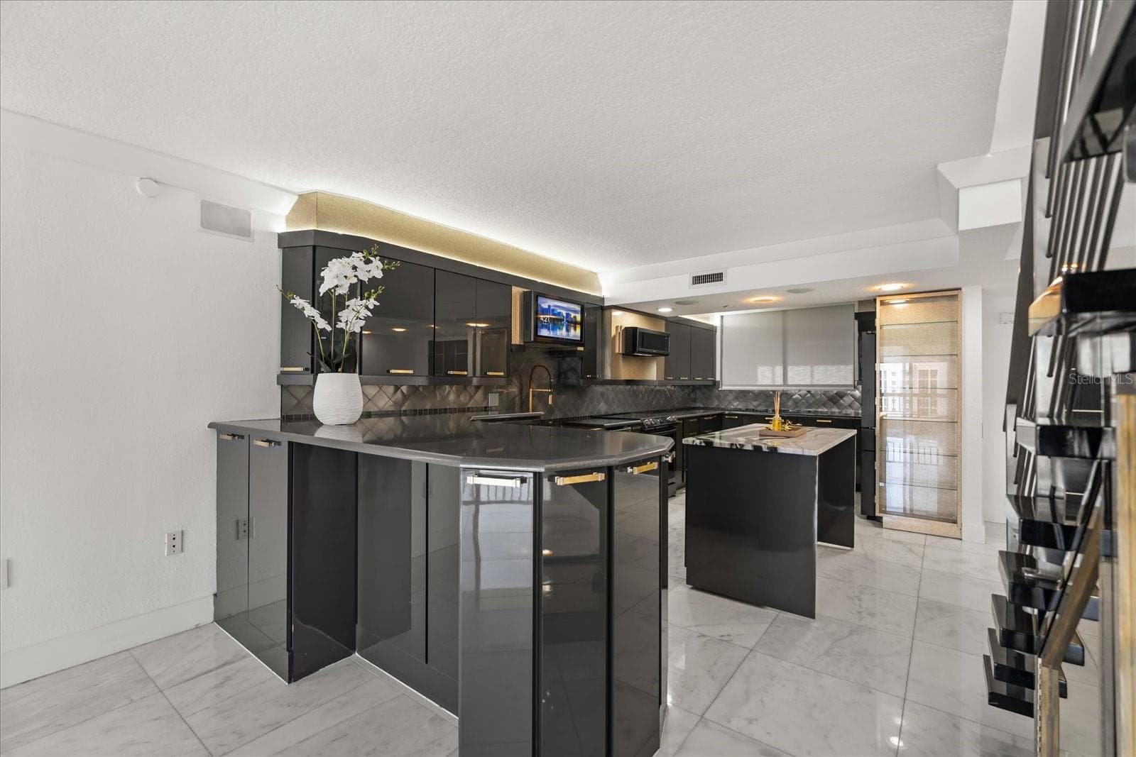 Condominium at 530 E CENTRAL BLVD #1901, ORLANDO, photo 19 of 56