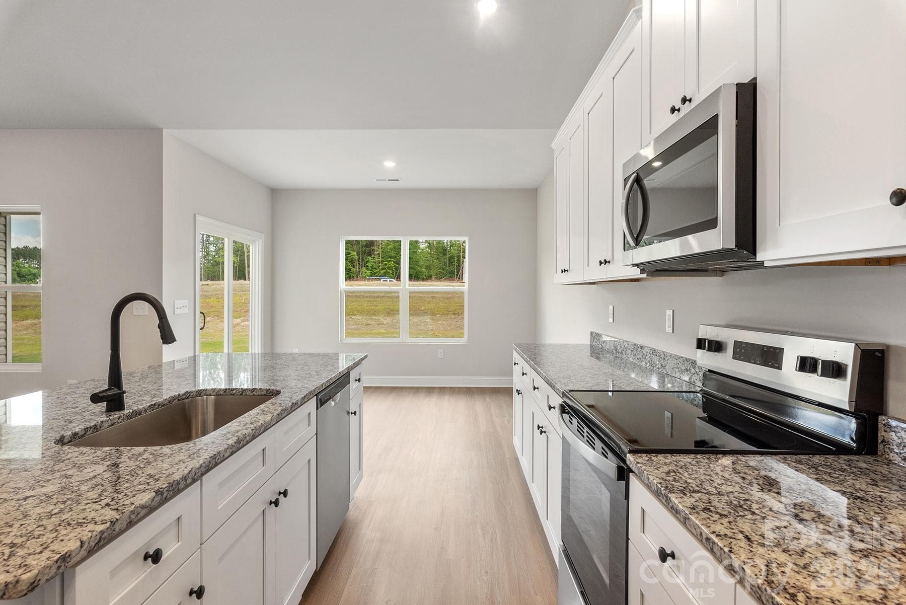 Single Family Residence at 6738 Fairford Drive, Charlotte, photo 5 of 12