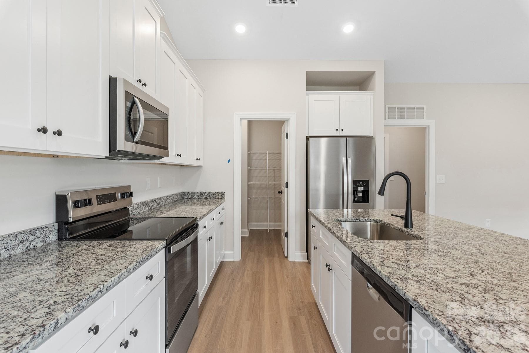 Single Family Residence at 6738 Fairford Drive, Charlotte, photo 6 of 12