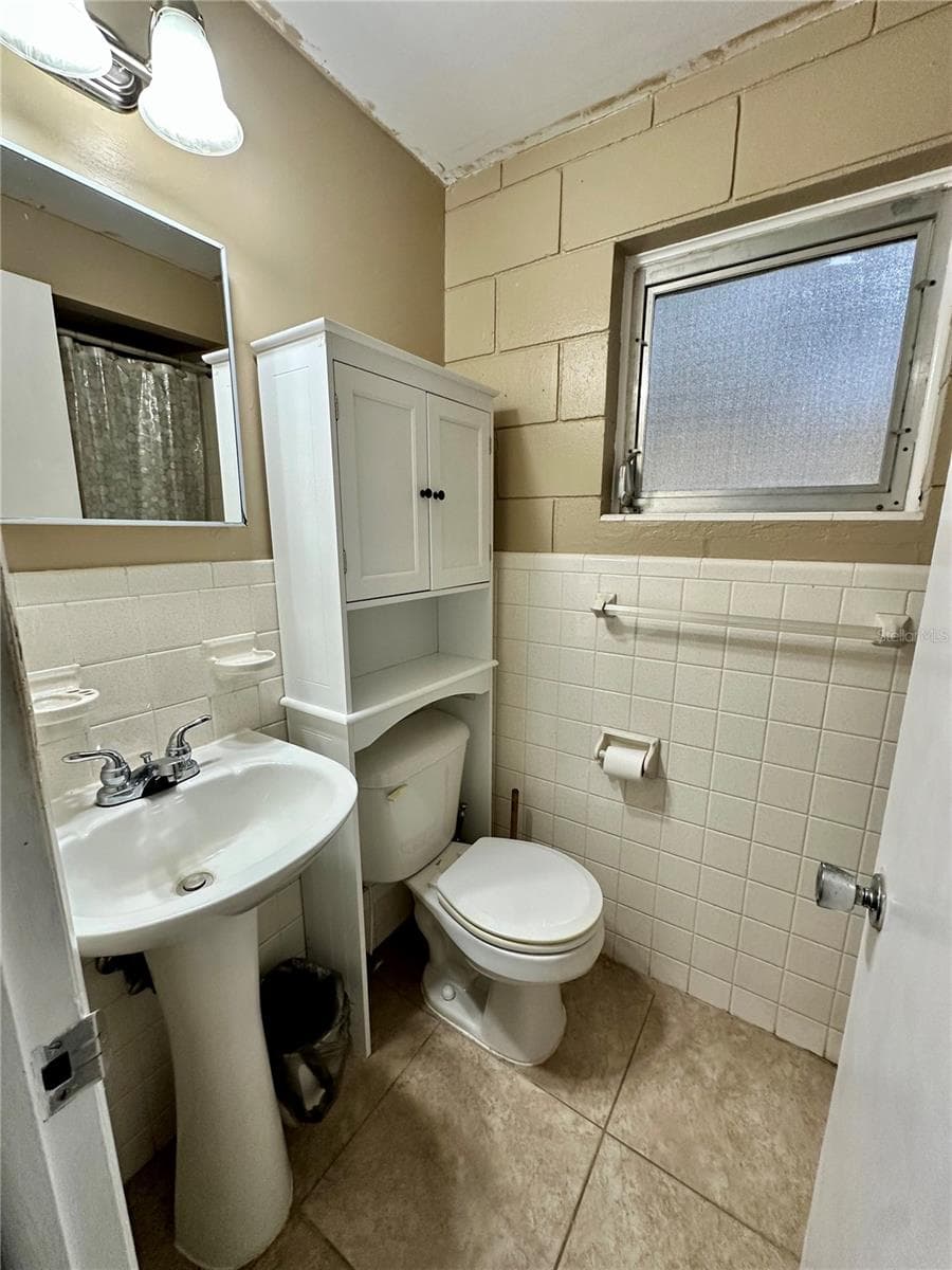 Single Family Residence at 424 W HOGLE AVE, DELAND, photo 24 of 27