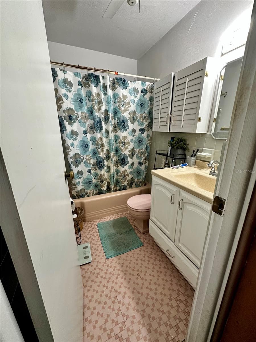 Single Family Residence at 424 W HOGLE AVE, DELAND, photo 26 of 27