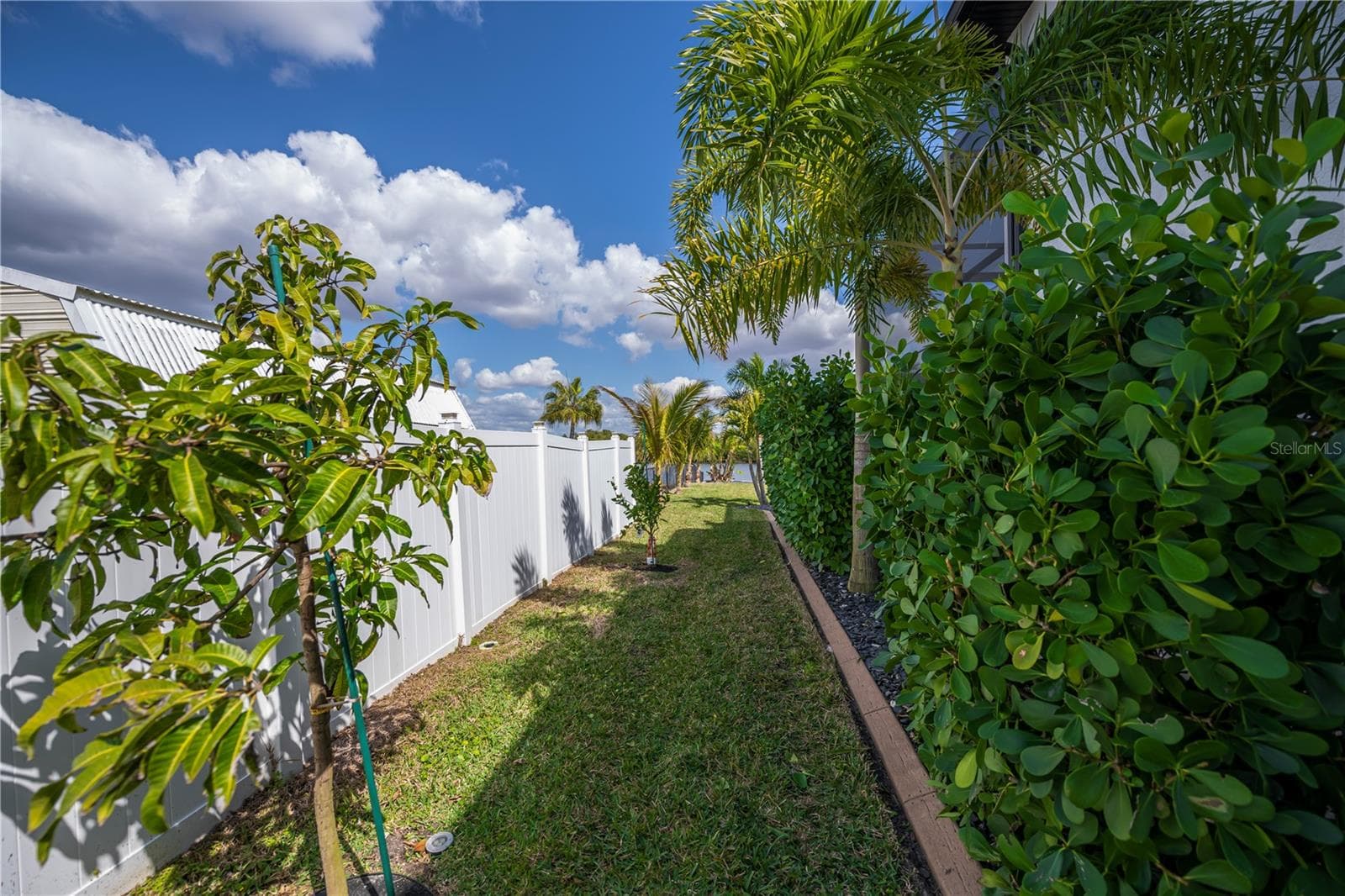 Beautifully Landscaped Waterfront. - 2424 HARBOUR DR, PUNTA GORDA
