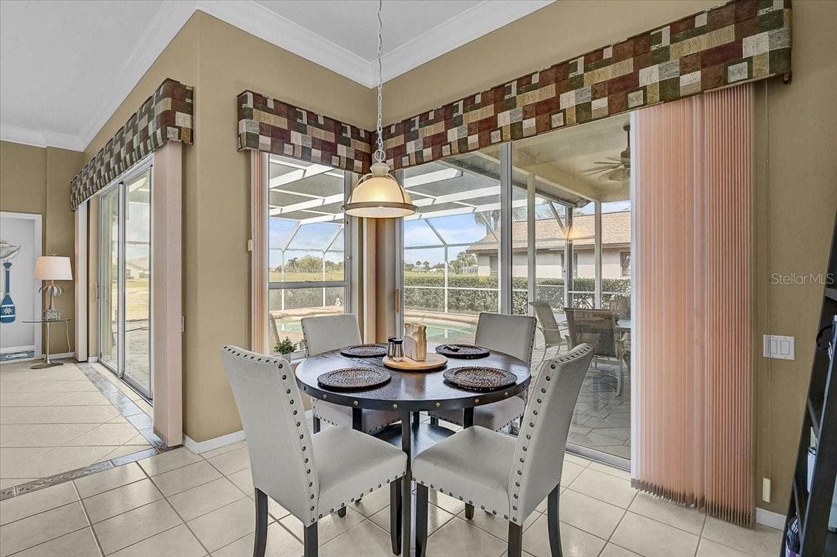Eat-in Kitchen - 5072 KILTY CT E, BRADENTON