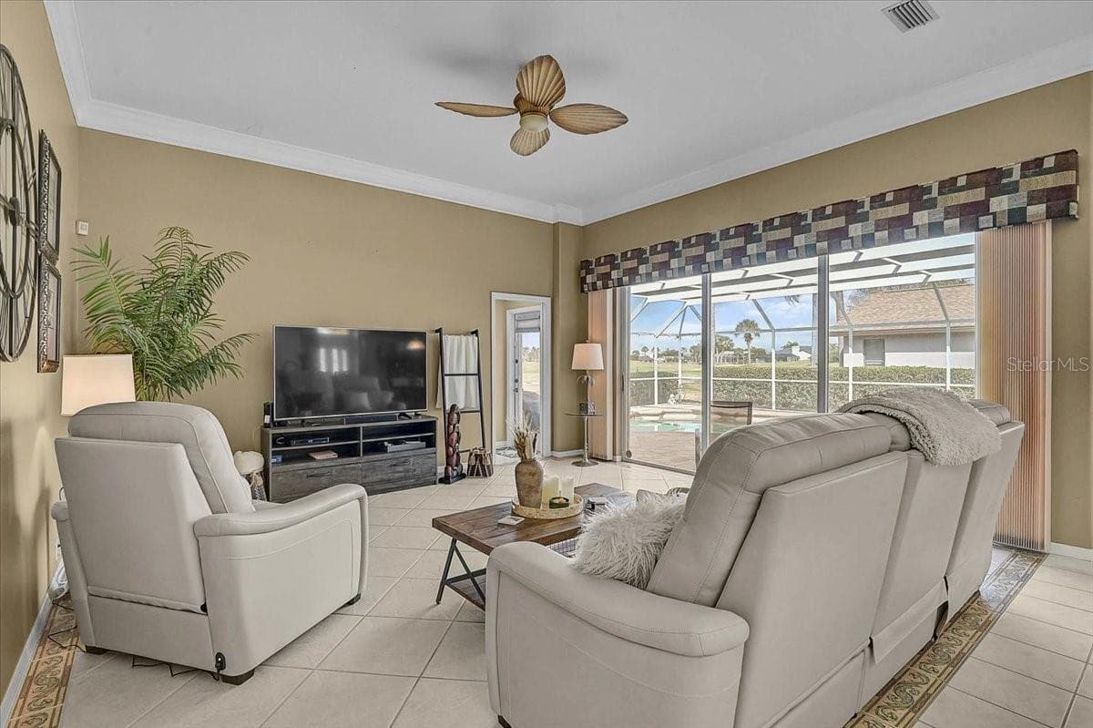 Single Family Residence at 5072 KILTY CT E, BRADENTON, photo 18 of 38