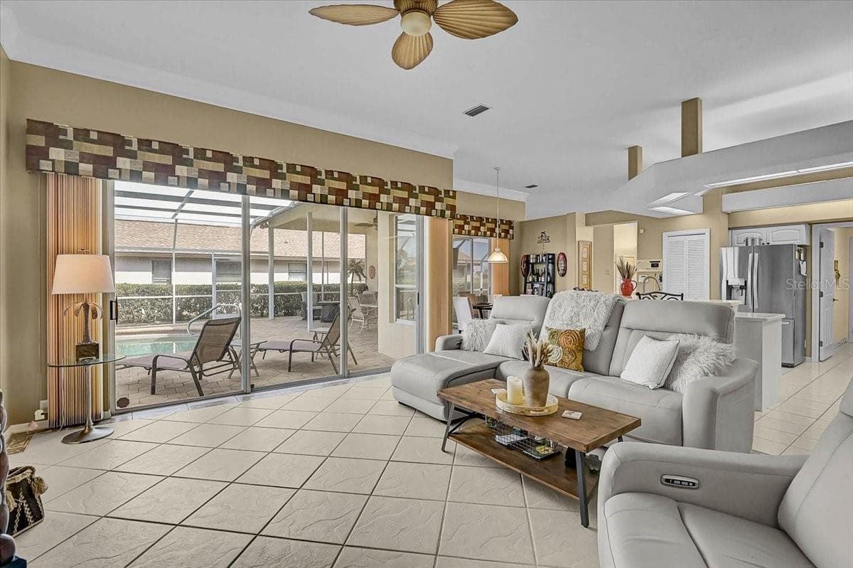 Single Family Residence at 5072 KILTY CT E, BRADENTON, photo 19 of 38
