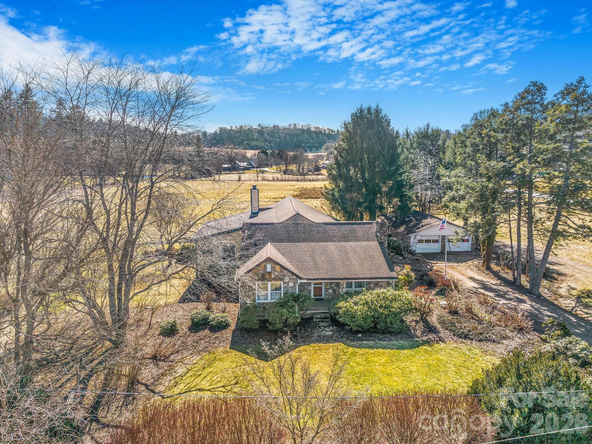 Privacy that you won't believe is so convenient to I-40 - 22 Mountain Spring Lane, Canton