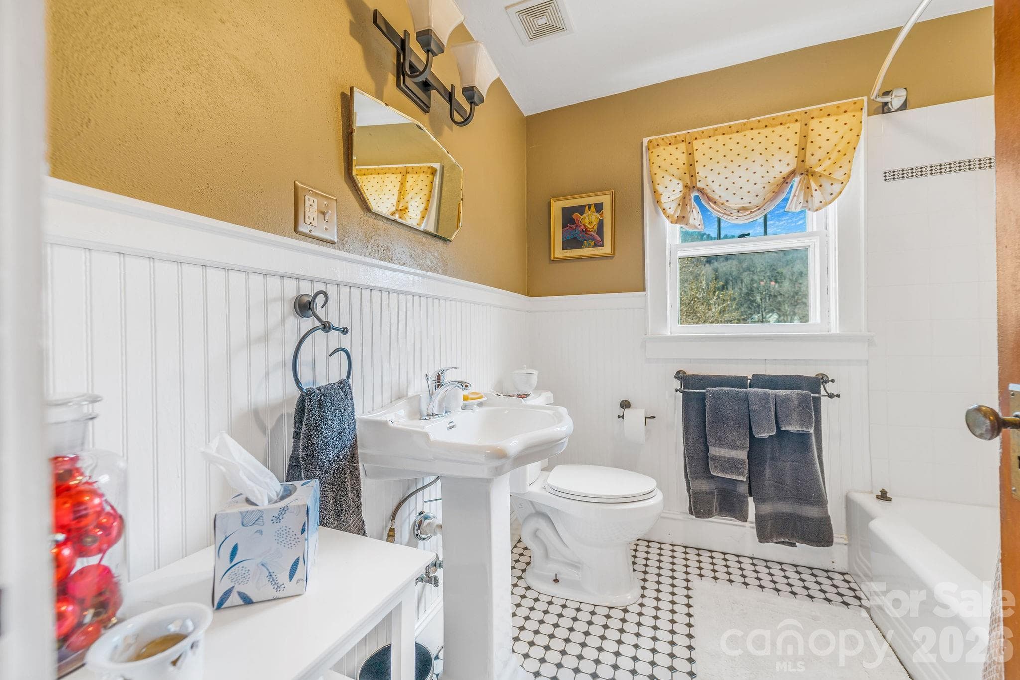 Full bathroom - 22 Mountain Spring Lane, Canton