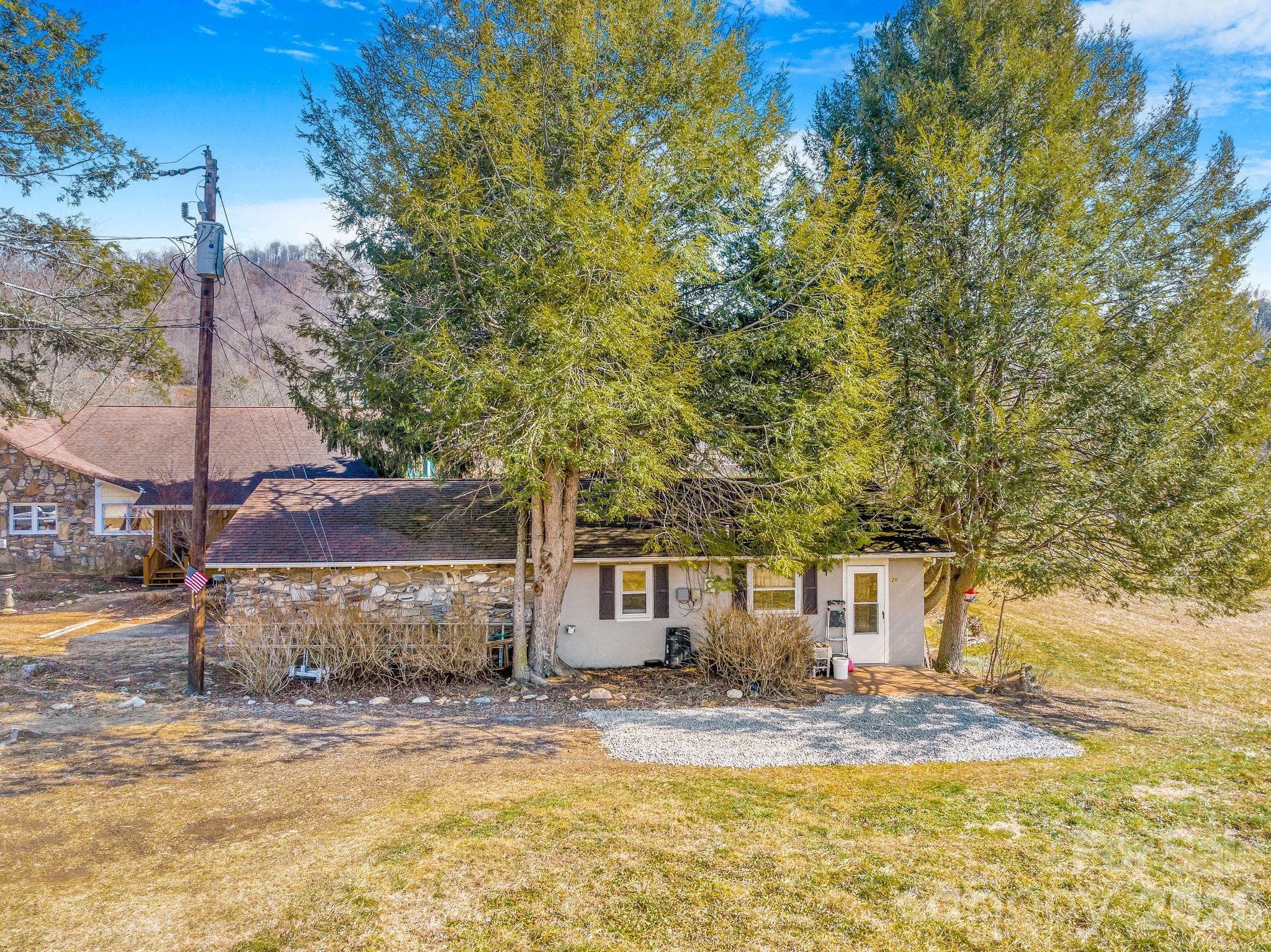 556 sf garage w/ 693 sf apartment - 22 Mountain Spring Lane, Canton
