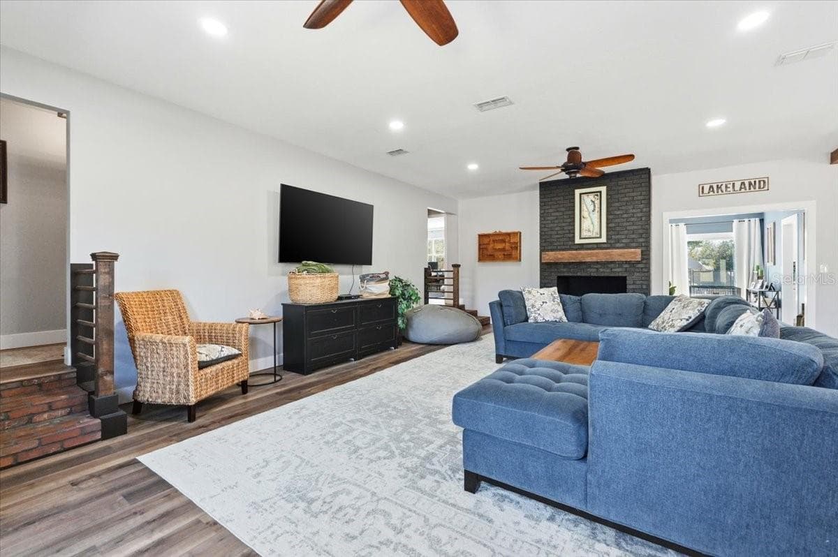 Single Family Residence at 5225 GLENMORE DR, LAKELAND, photo 5 of 60