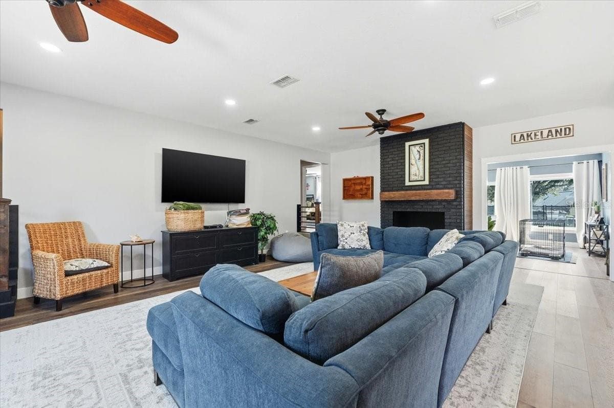 Single Family Residence at 5225 GLENMORE DR, LAKELAND, photo 17 of 60
