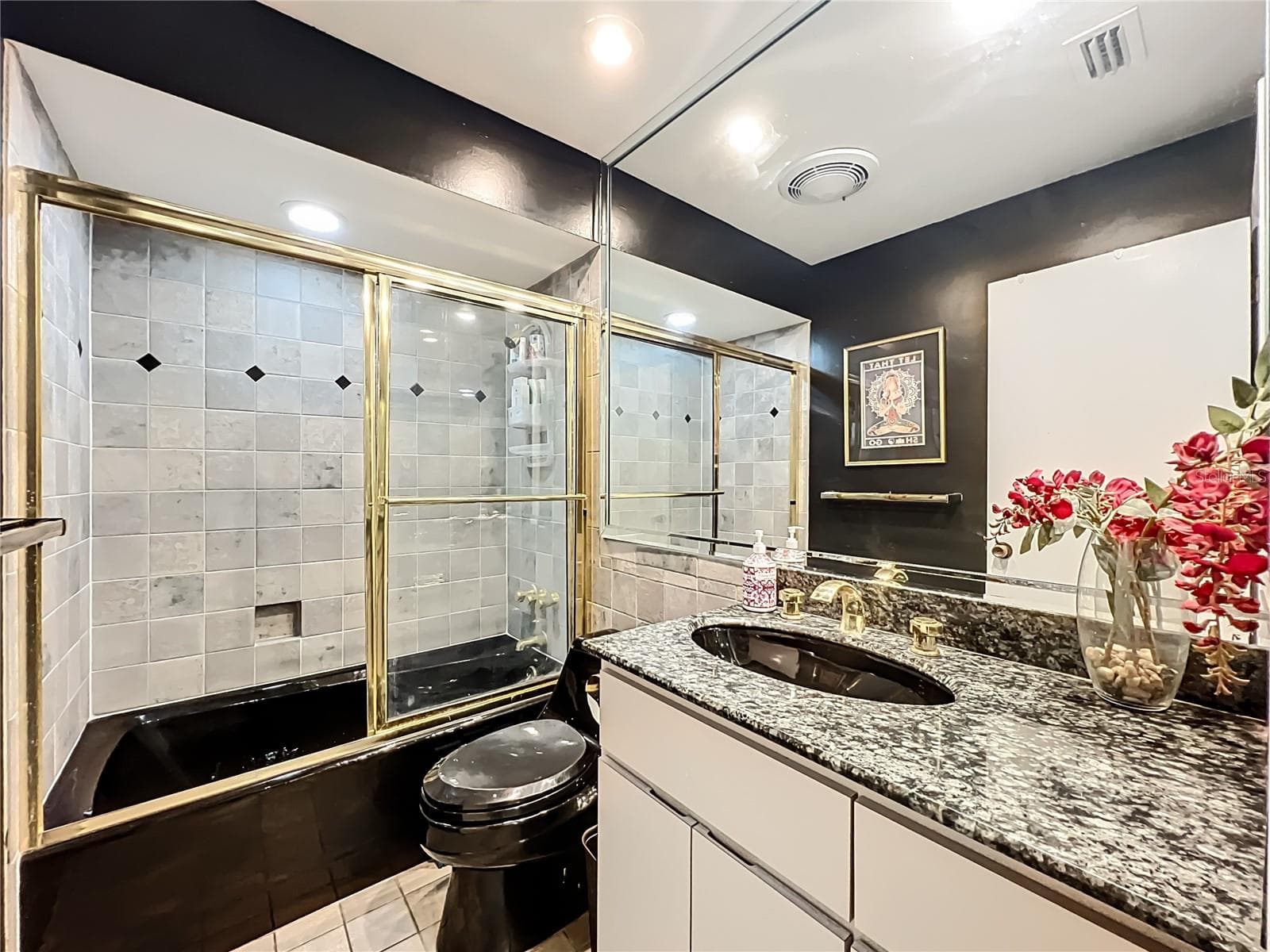 Hall bathroom - 104 JUNIPER LN, LONGWOOD