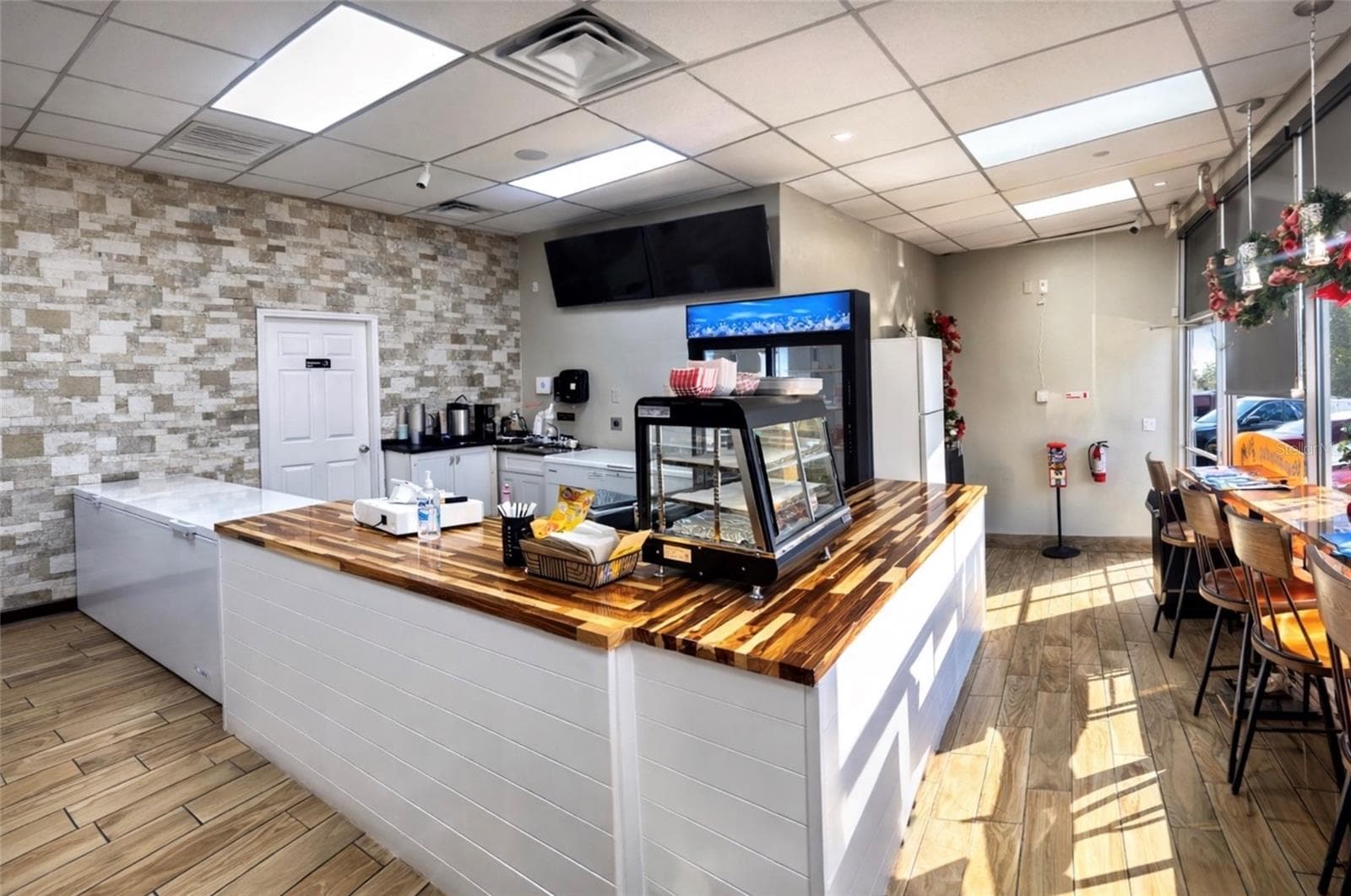 Business Opportunity at 517 N SEMORAN BLVD, ORLANDO, photo 2 of 7