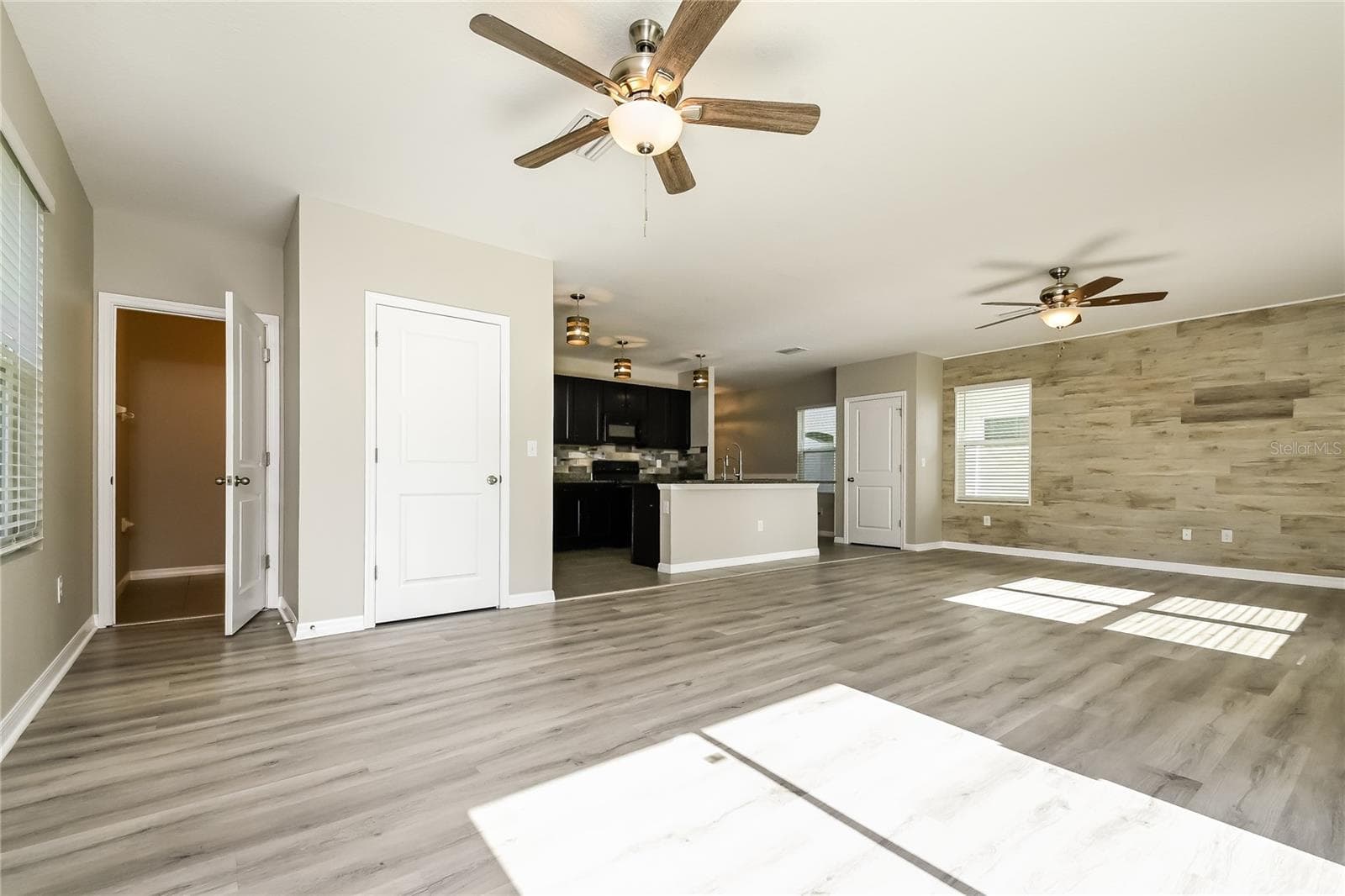 Single Family Residence at 4106 WILLOW HAMMOCK DR, PALMETTO, photo 5 of 15