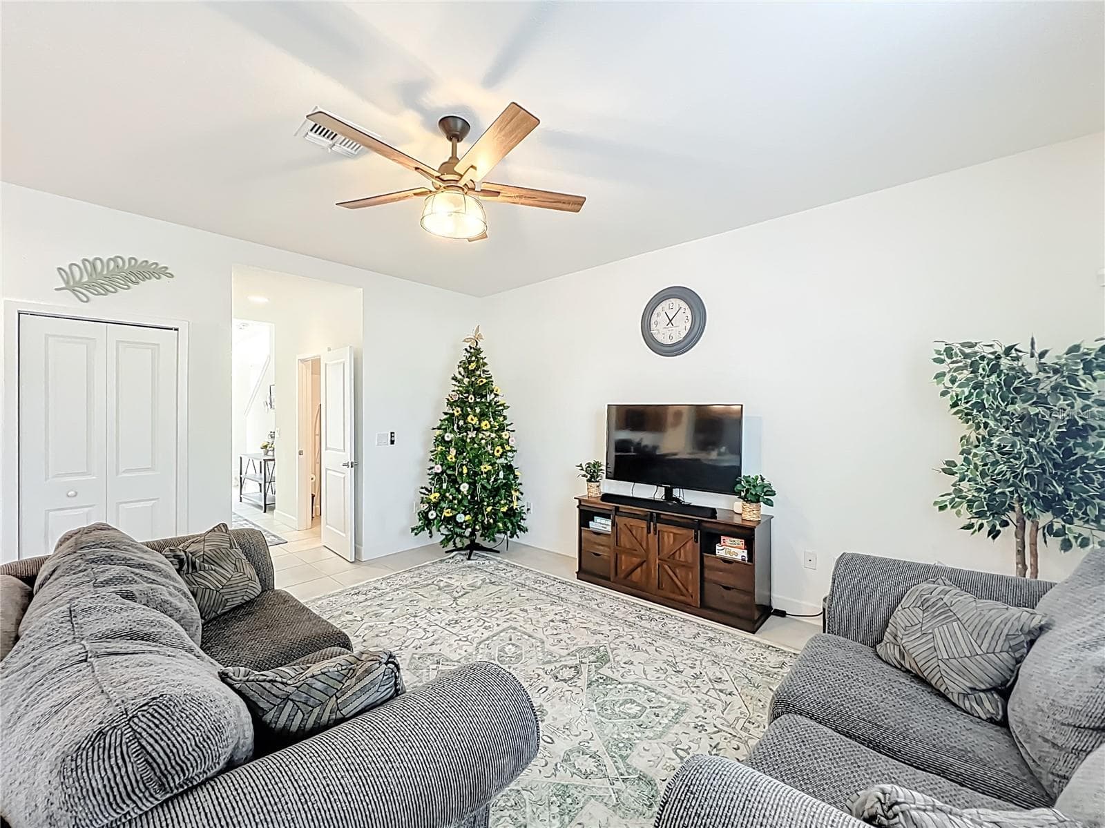 Townhouse at 1371 CAPTIVA CV, SANFORD, photo 9 of 56