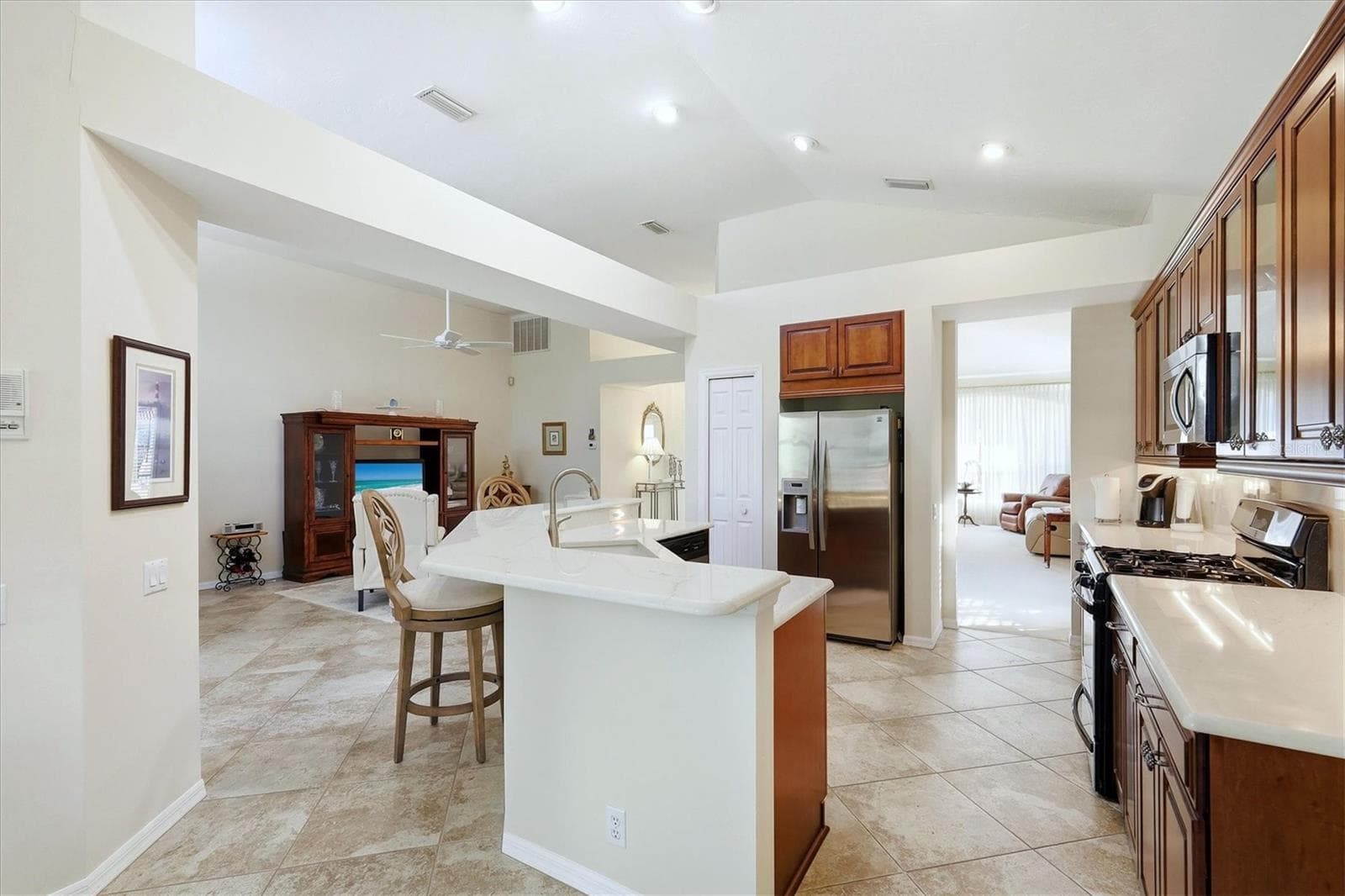 Single Family Residence at 6411 BERKSHIRE PL, UNIVERSITY PARK, photo 18 of 52