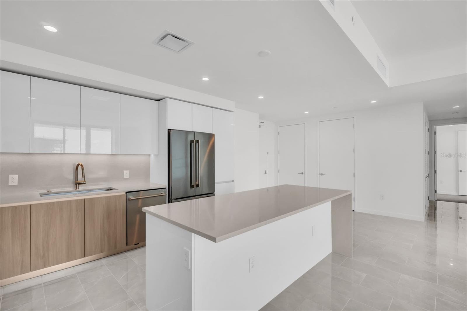 Condominium at 400 CENTRAL AVE #2605, ST PETERSBURG, photo 5 of 74