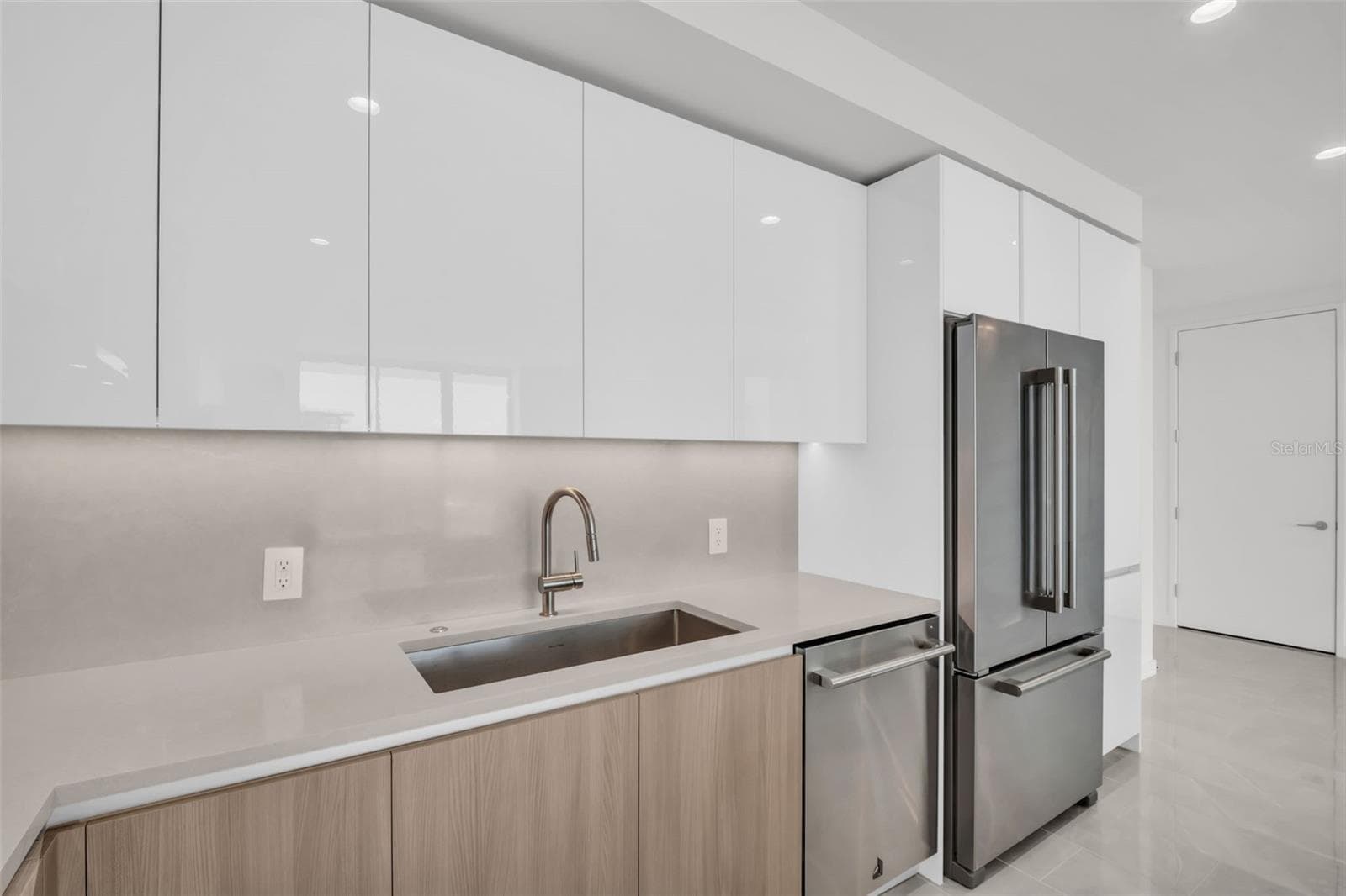 Condominium at 400 CENTRAL AVE #2605, ST PETERSBURG, photo 7 of 74