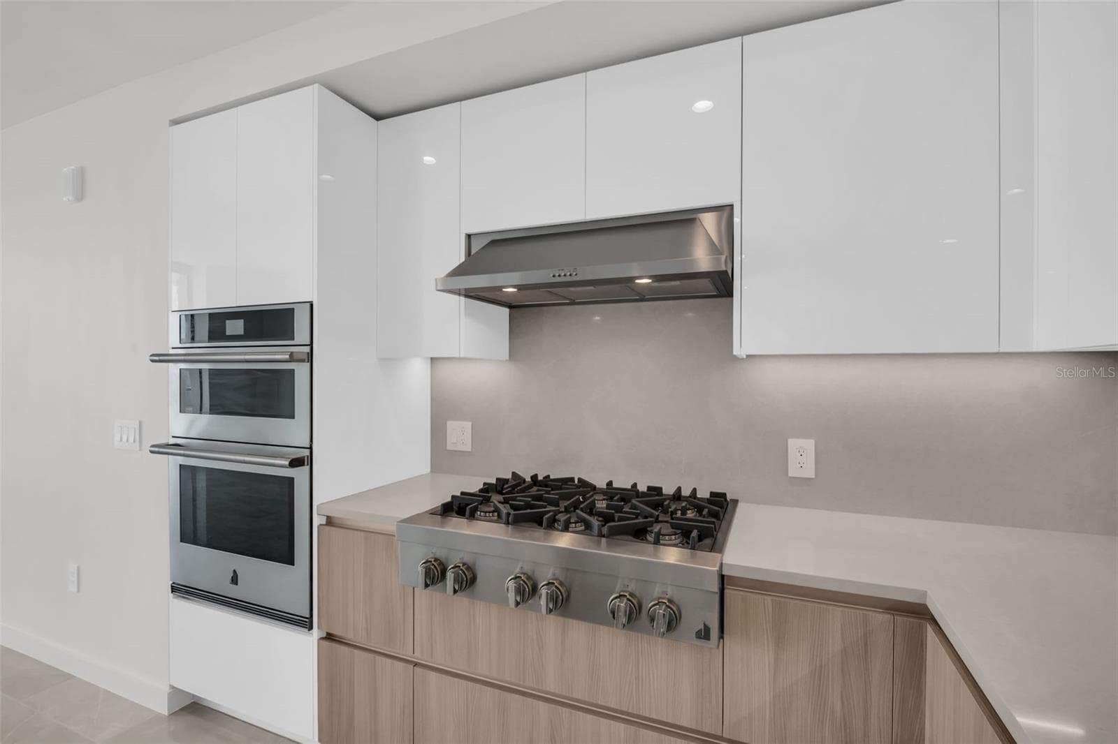 Condominium at 400 CENTRAL AVE #2605, ST PETERSBURG, photo 8 of 74