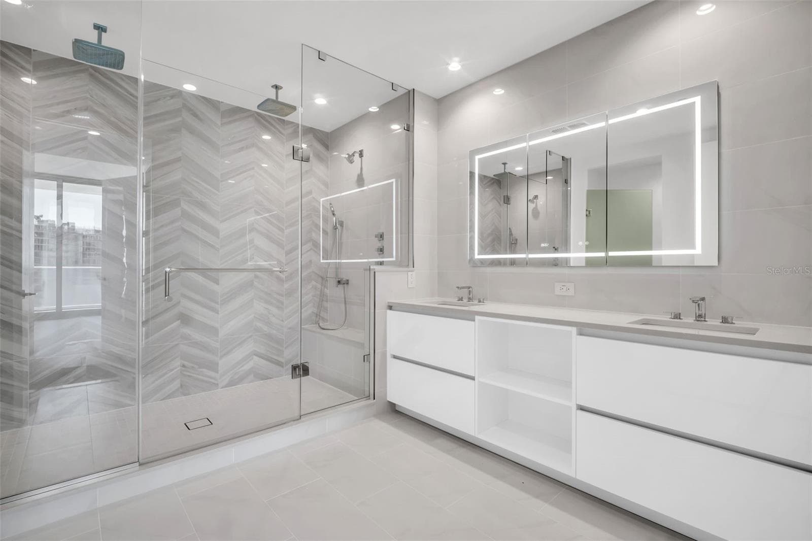 Condominium at 400 CENTRAL AVE #2605, ST PETERSBURG, photo 25 of 74