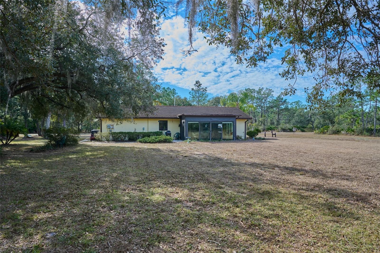 BACKYARD WITH MATURE TREES AND OPEN SPACE - 4220 OLEANDER DR, INDIAN LAKE ESTATES