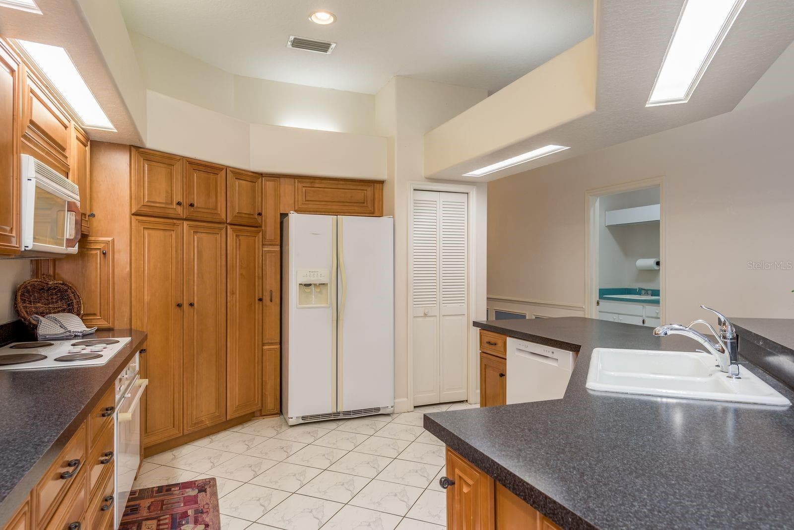 Single Family Residence at 771 WEATHERSFIELD DR, DUNEDIN, photo 9 of 35