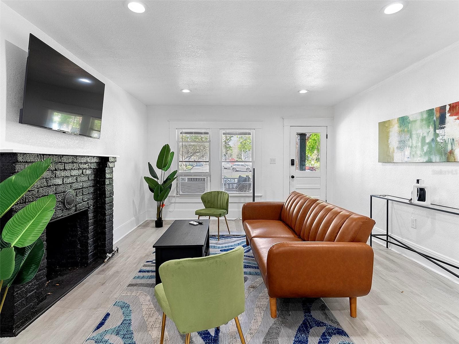 Quadruplex at 412 E HARWOOD ST, ORLANDO, photo 7 of 56