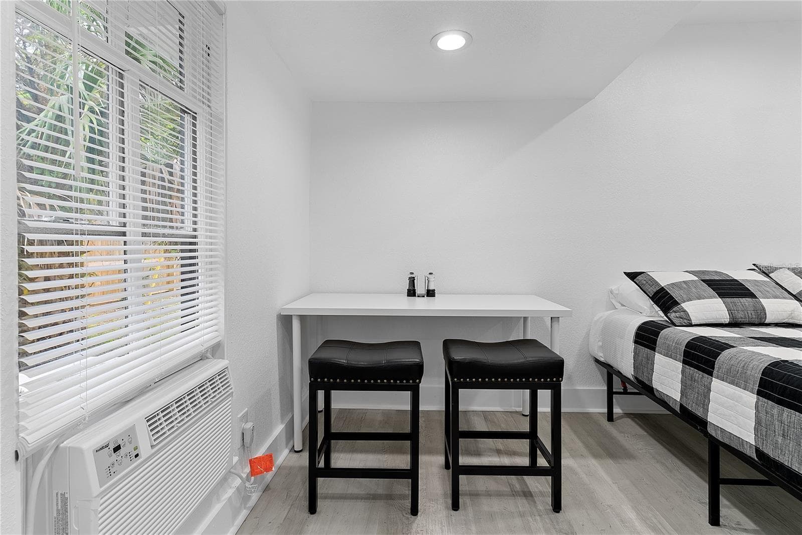 Quadruplex at 412 E HARWOOD ST, ORLANDO, photo 23 of 56