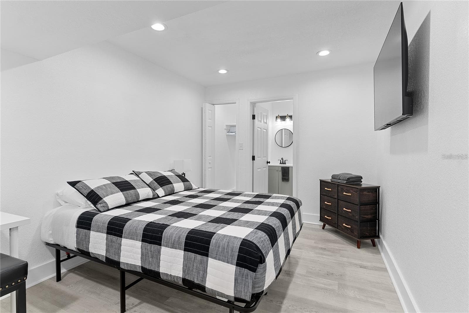 Quadruplex at 412 E HARWOOD ST, ORLANDO, photo 26 of 56