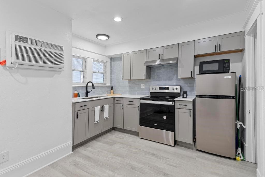 Quadruplex at 412 E HARWOOD ST, ORLANDO, photo 49 of 56