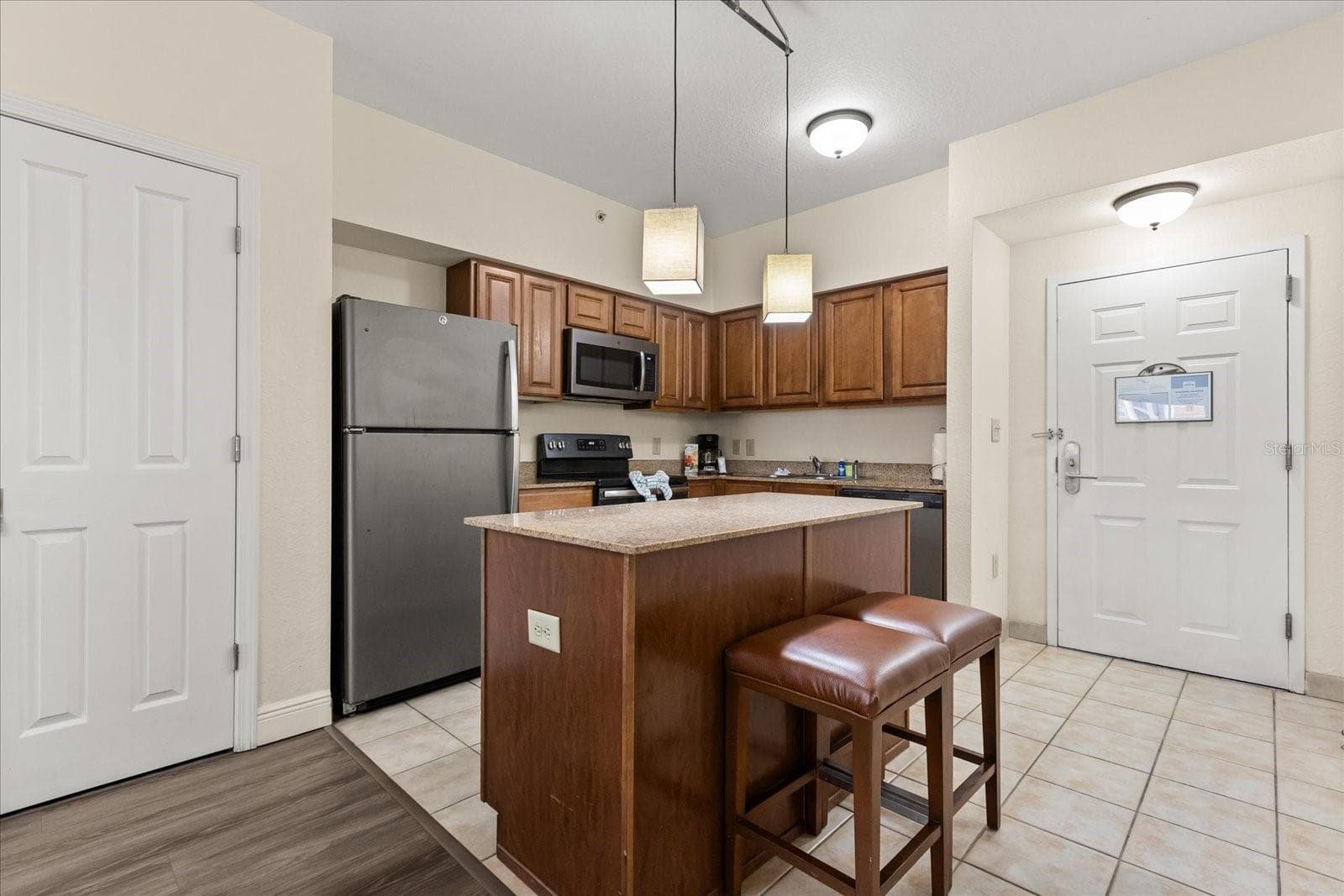Condo - Hotel at 12539 FLORIDAYS RESORT DR #404D, ORLANDO, photo 5 of 61