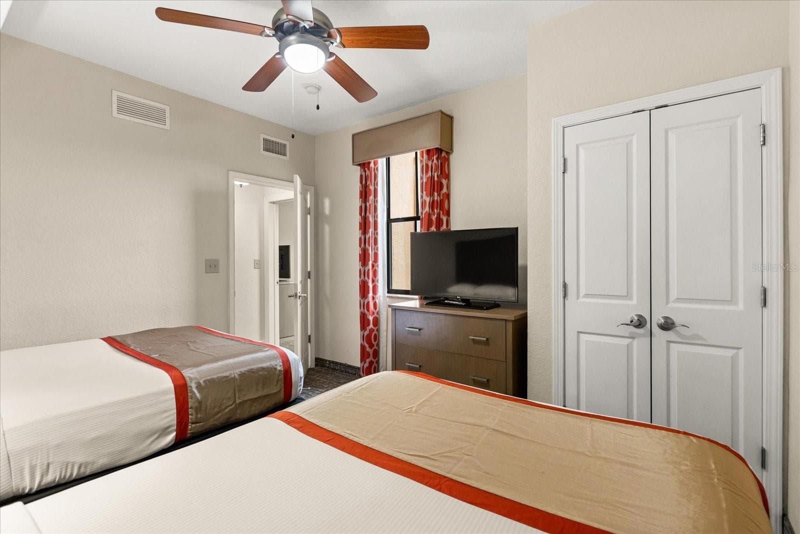 Condo - Hotel at 12539 FLORIDAYS RESORT DR #404D, ORLANDO, photo 18 of 61