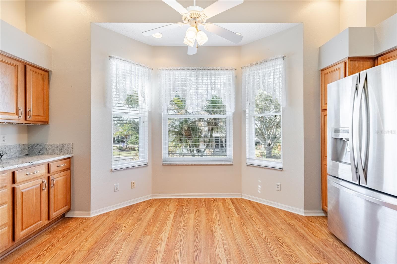 Dinette with bay windows - 5732 FREEPORT DR, TAVARES