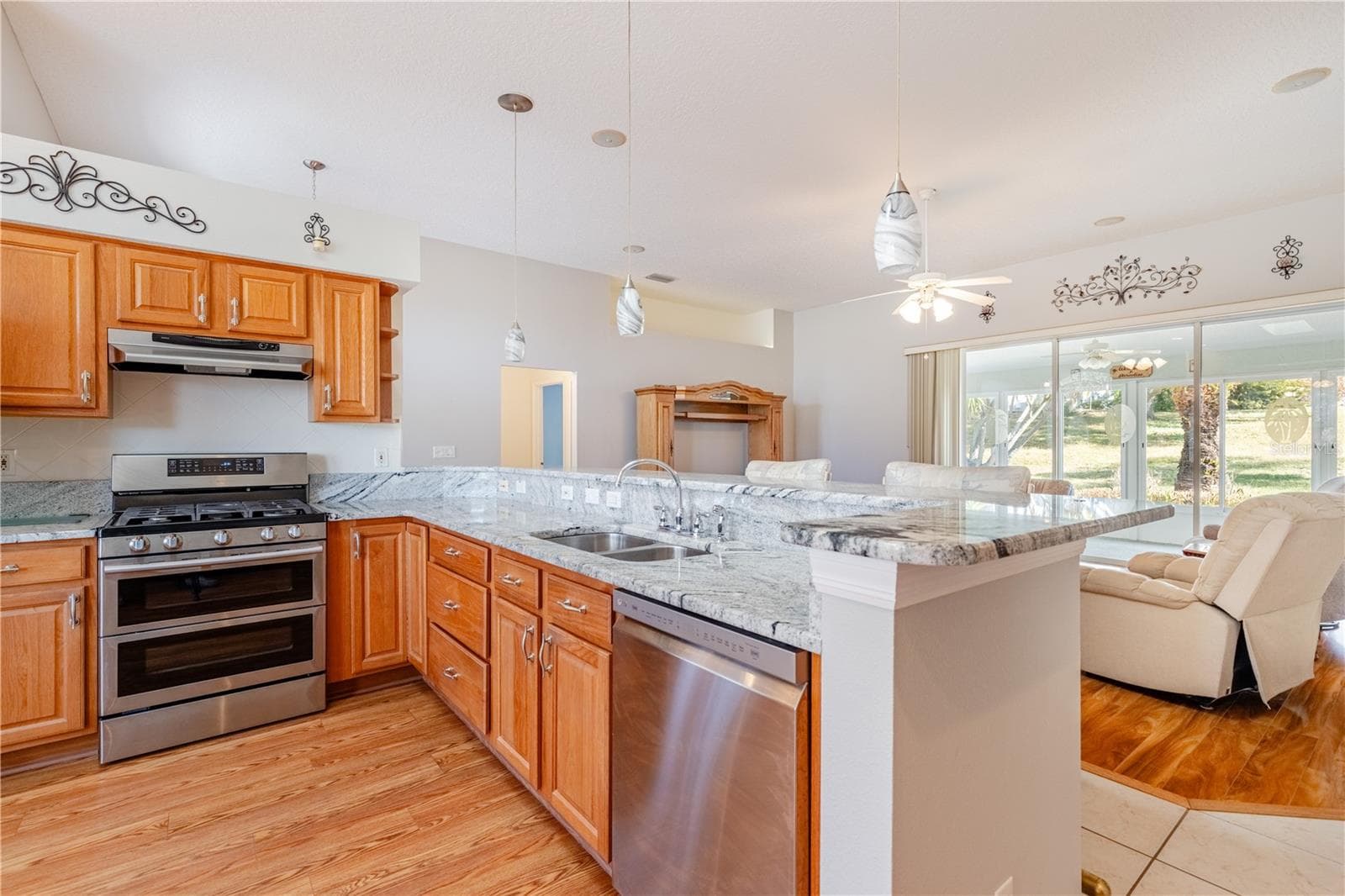 Kitchen with gas stove with two ovens - 5732 FREEPORT DR, TAVARES