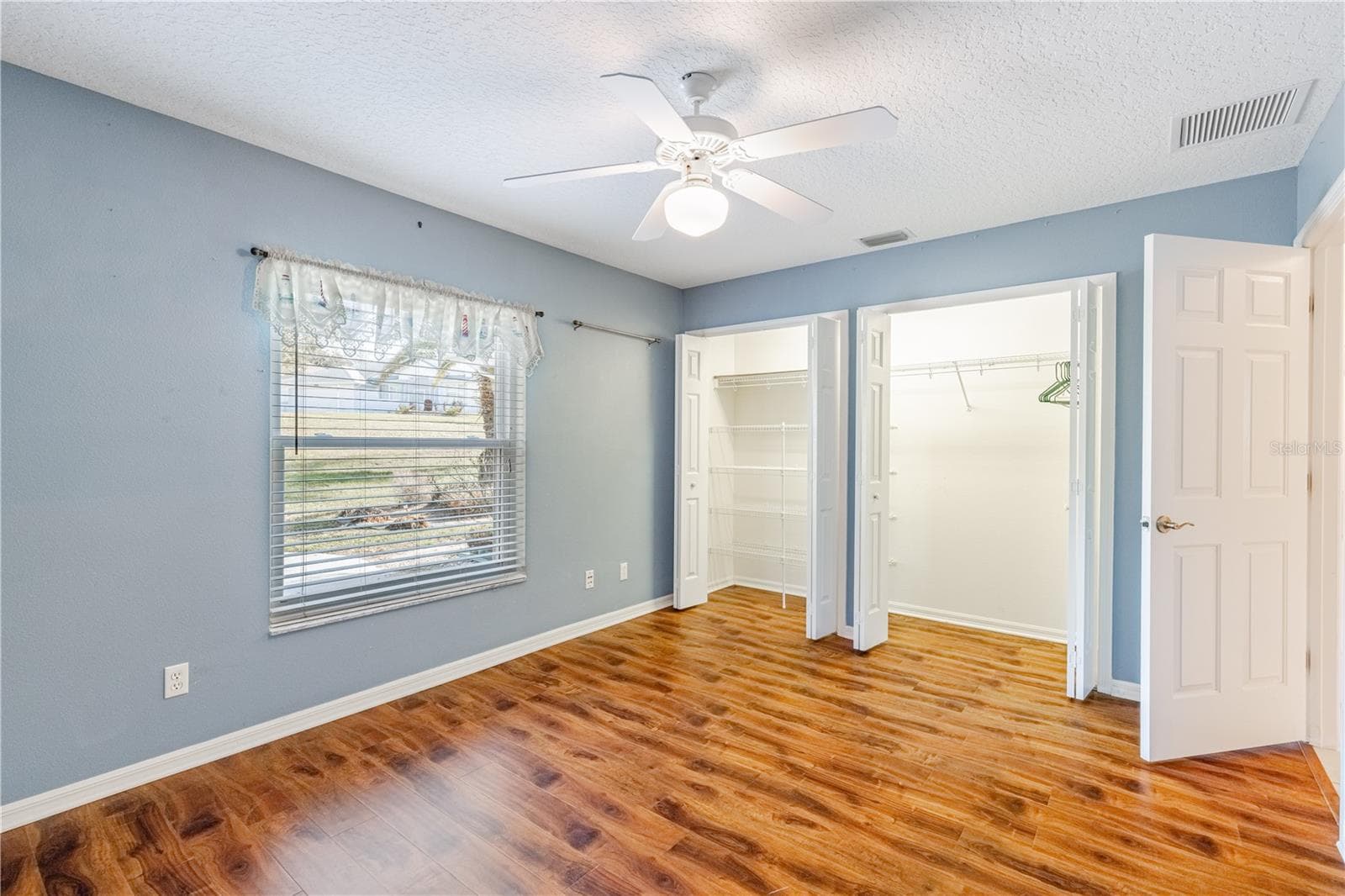 Bedroom 2 with double closets - 5732 FREEPORT DR, TAVARES
