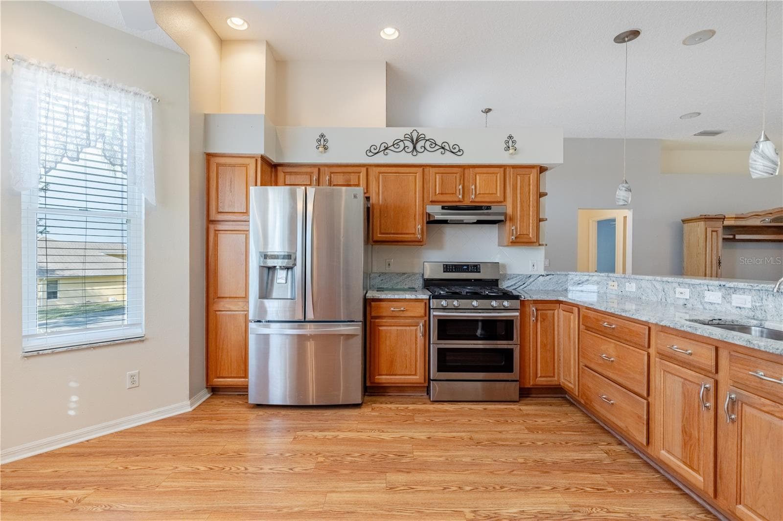 Kitchen with dinette to the left - 5732 FREEPORT DR, TAVARES