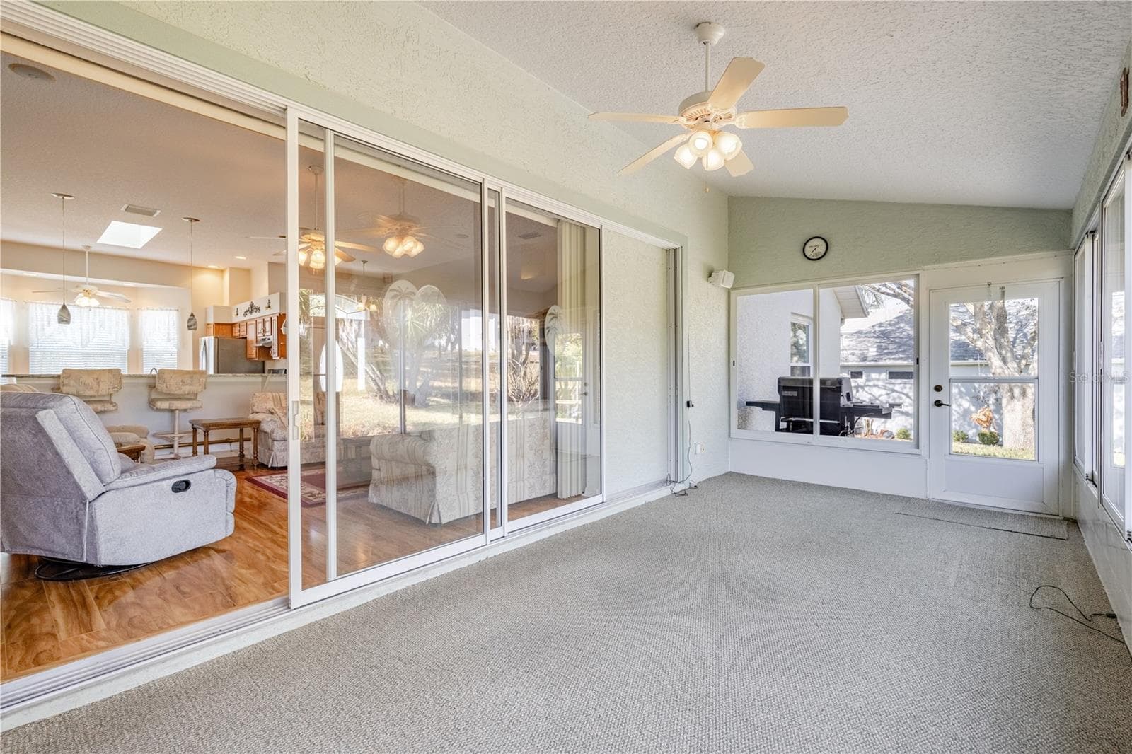 Florida room with sliders perfect for entertaining - 5732 FREEPORT DR, TAVARES