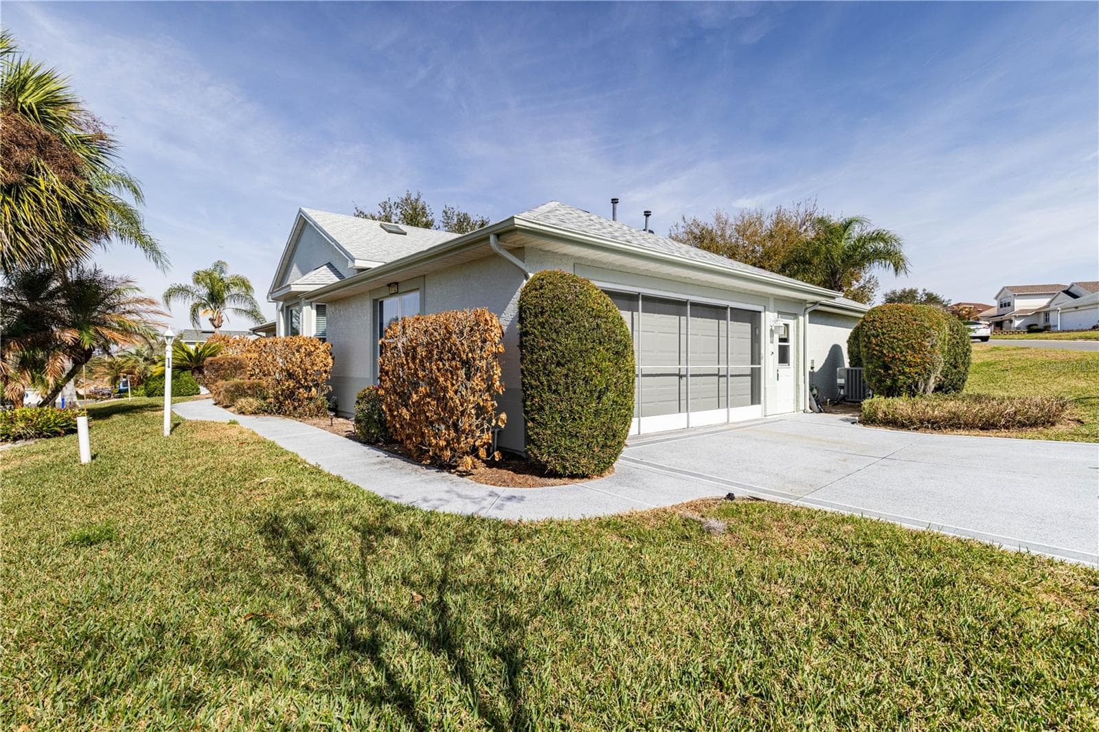 Front and side garage - 5732 FREEPORT DR, TAVARES