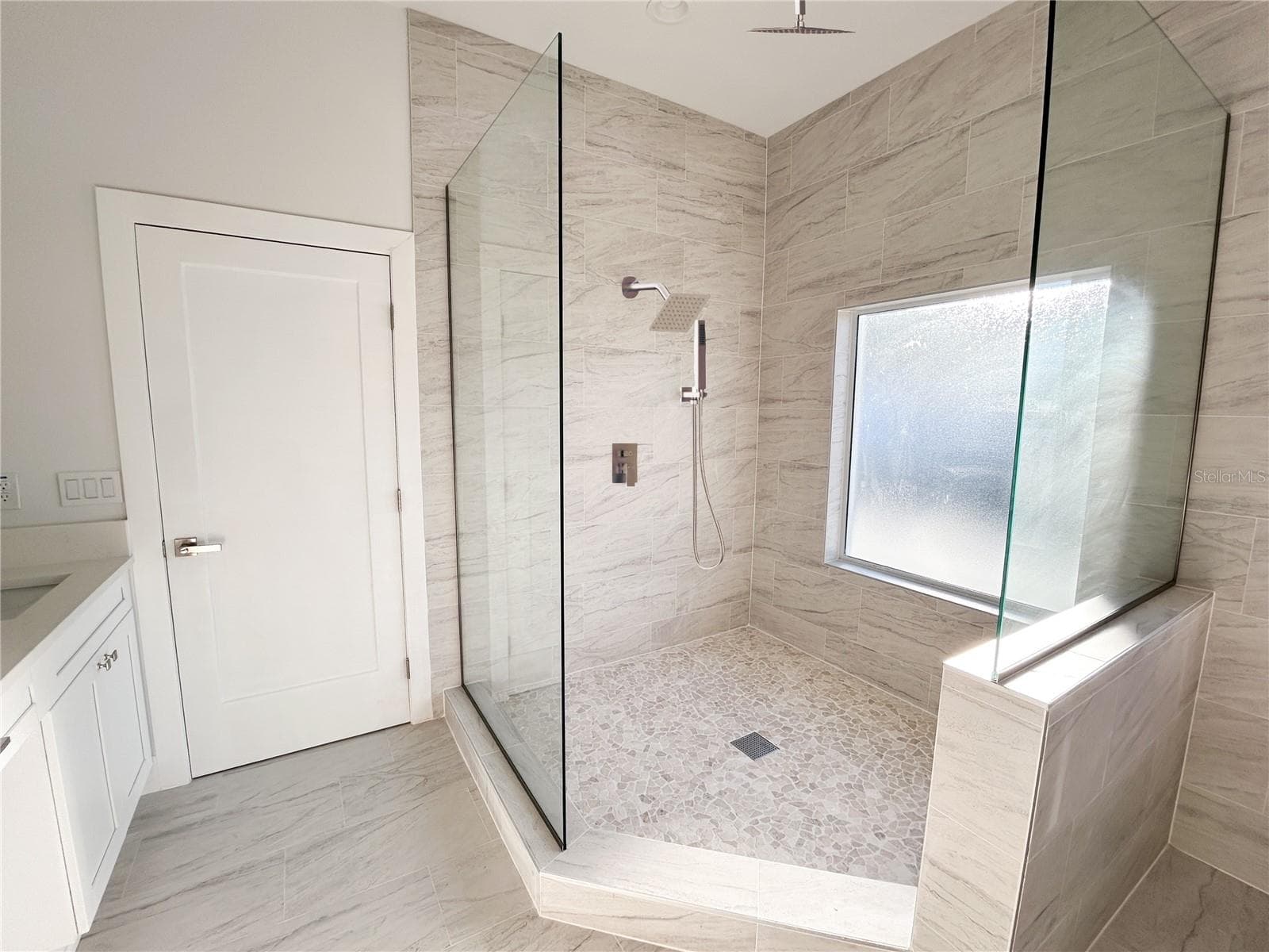 Extra Large Master Shower - 407 GEORGIA AVE, CRYSTAL BEACH